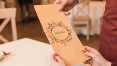 Jak upoutat pozornost číšníka. Tipy pro etiketu v restauraci: nenápadné signály, které vám pomohou urychlit obsluhu.