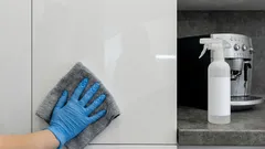 Na kuchyňské skříňky se již nebudou lepít skvrny od tuku a prach: tady je návod, co musíte udělat.