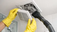 Jak vyčistit odsávací ventilátor na WC rychle a bezpečně, aby zase táhl